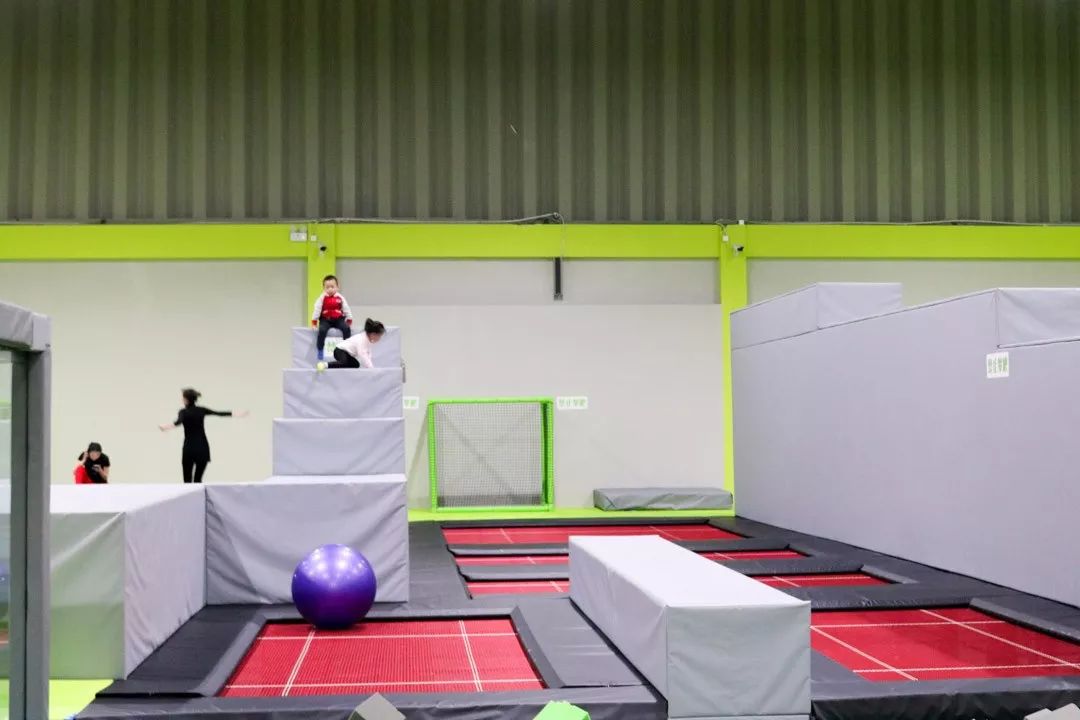 成都亲子、团建活动新去处刷屏朋友圈,空气工